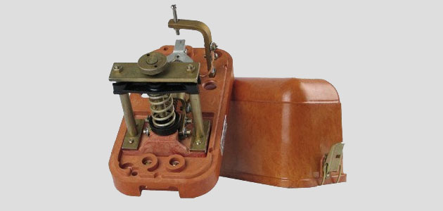 Dentist checking his tools Регулятор давления АК-11Б