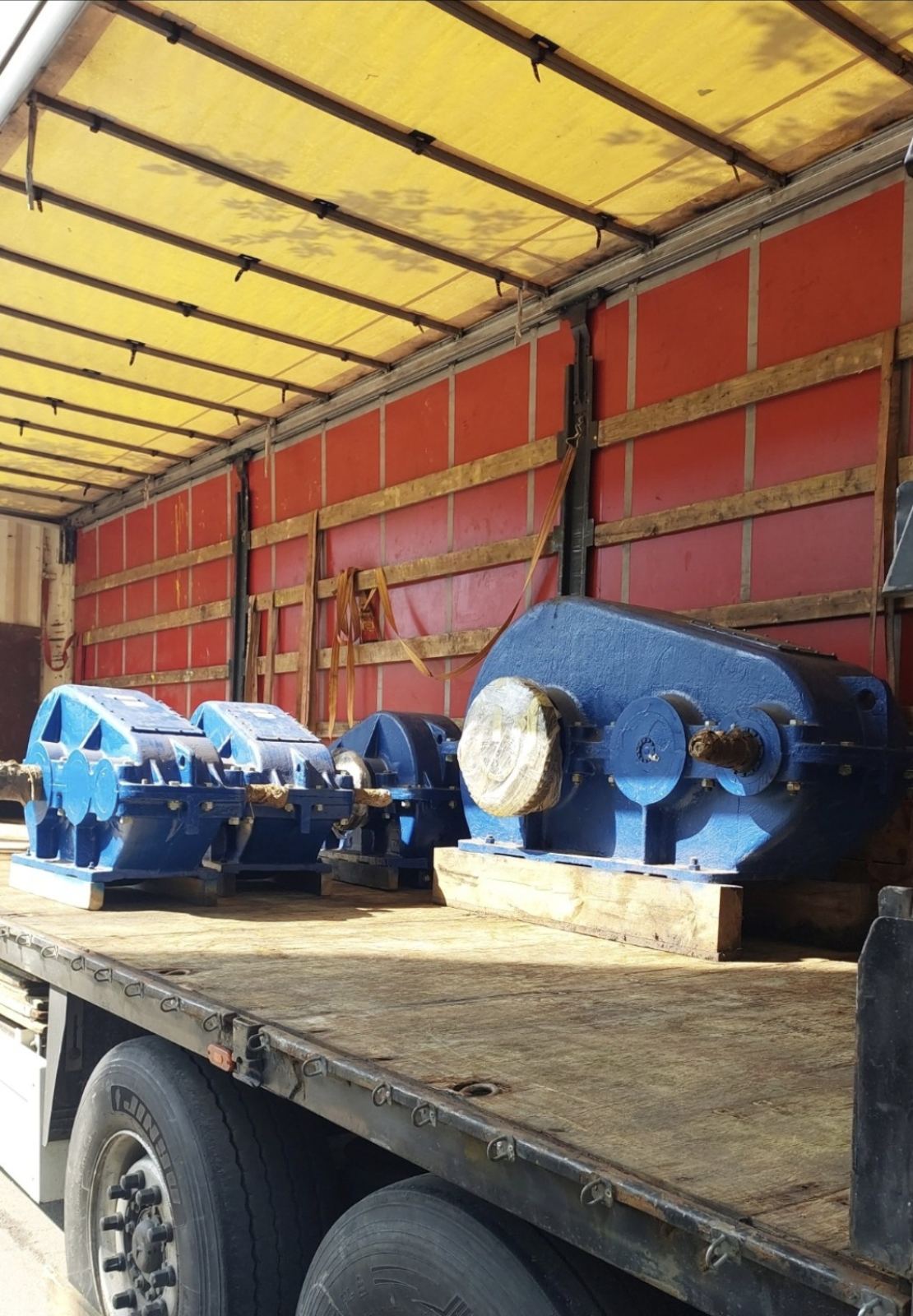 Цилиндрический редуктор Ц2-400 (1)