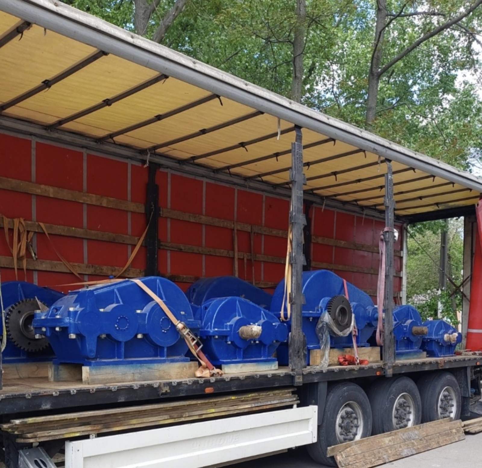 зображення_viber_2026-01-10_00-26-57-716(2) Цилиндрический редуктор Ц2-400